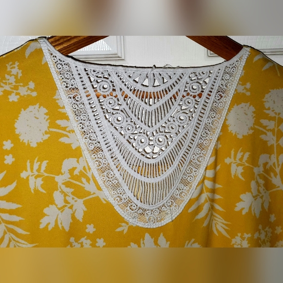 Bobbi Brooks Mini Length Yellow Size medium dress with lace inset at neckline - Picture 5 of 6